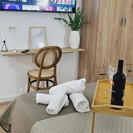 Bllok Scandi 1 Self-check-in * Τίρανα