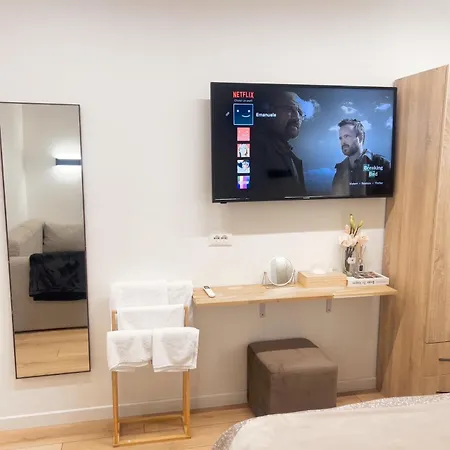 Bllok Scandi 1 Self-check-in * Τίρανα