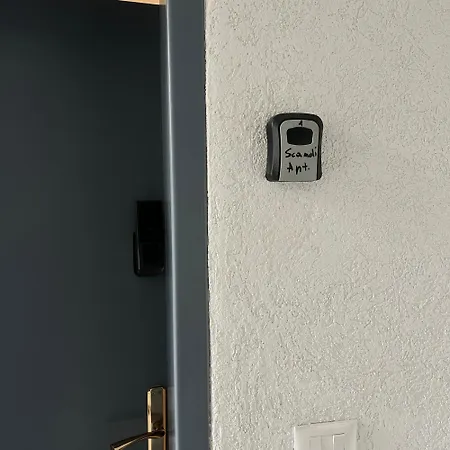 Bllok Scandi 1 Self-check-in *